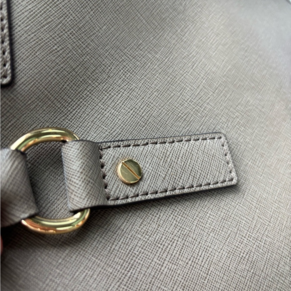 Michael Kors Elegant Tan Handbag - Picture 4 of 8